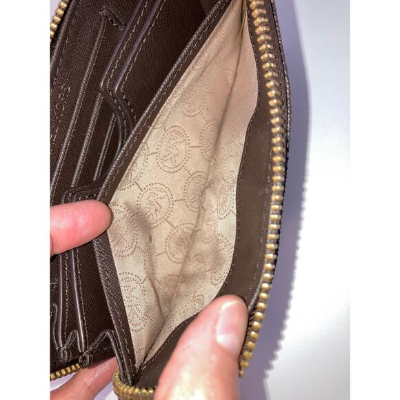 MICHAEL KORS MEDIUM SAFFIANO LEATHER SIGNATUE PRINT WALLET - Picture 9 of 11